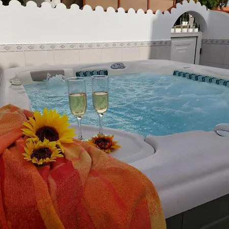 Jacuzzi House Sunflower Semesterbostad Costa Del Silencio