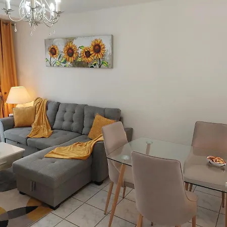 Jacuzzi House Sunflower Semesterbostad *