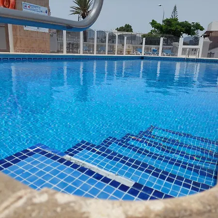Jacuzzi House Sunflower Semesterbostad *