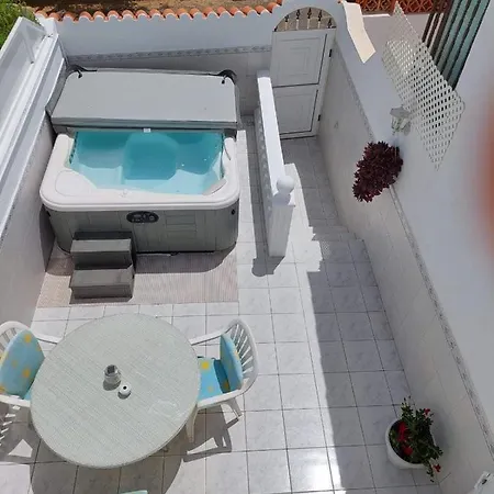 Jacuzzi House Sunflower Semesterbostad