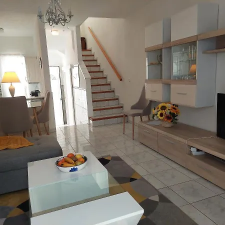Jacuzzi House Sunflower 펜션