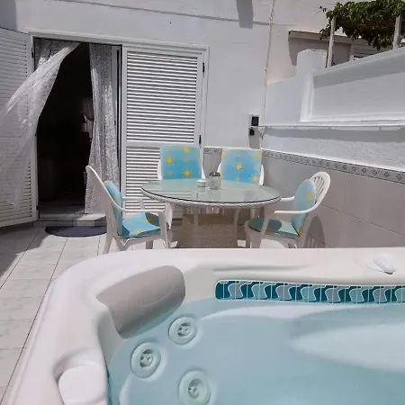 Jacuzzi House Sunflower 펜션